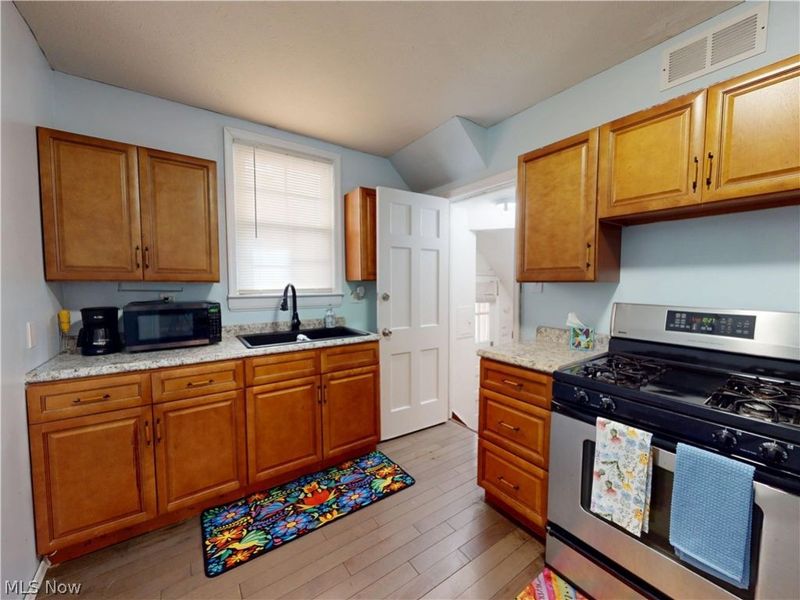 13550 Cedar Road, University Heights, OH 44118 Photo 3