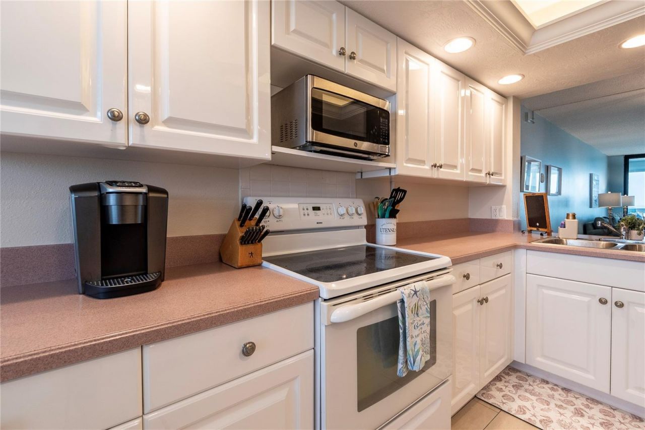 17900 Gulf Boulevard, Unit 11C, Redington Shores, FL 33708 Photo