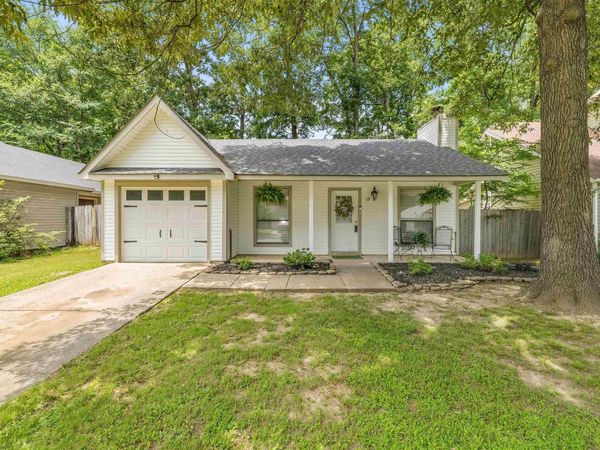 15 Oak Forest Place , Maumelle, AR 72113