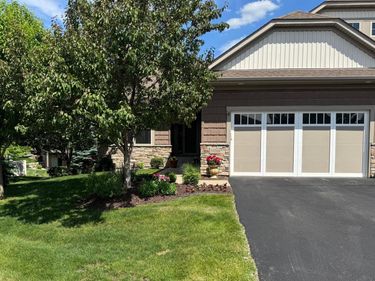 10788 Lyndale Bluffs Trail, Bloomington, MN 55420