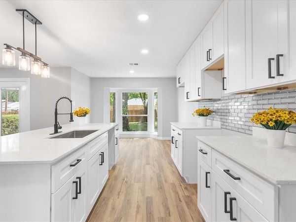 706 W Five Mile Parkway, Dallas, TX 75224