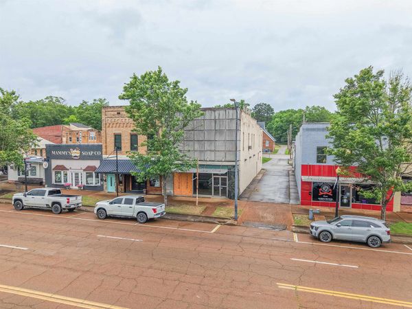 149 W COURT AVE, Selmer, TN 38375