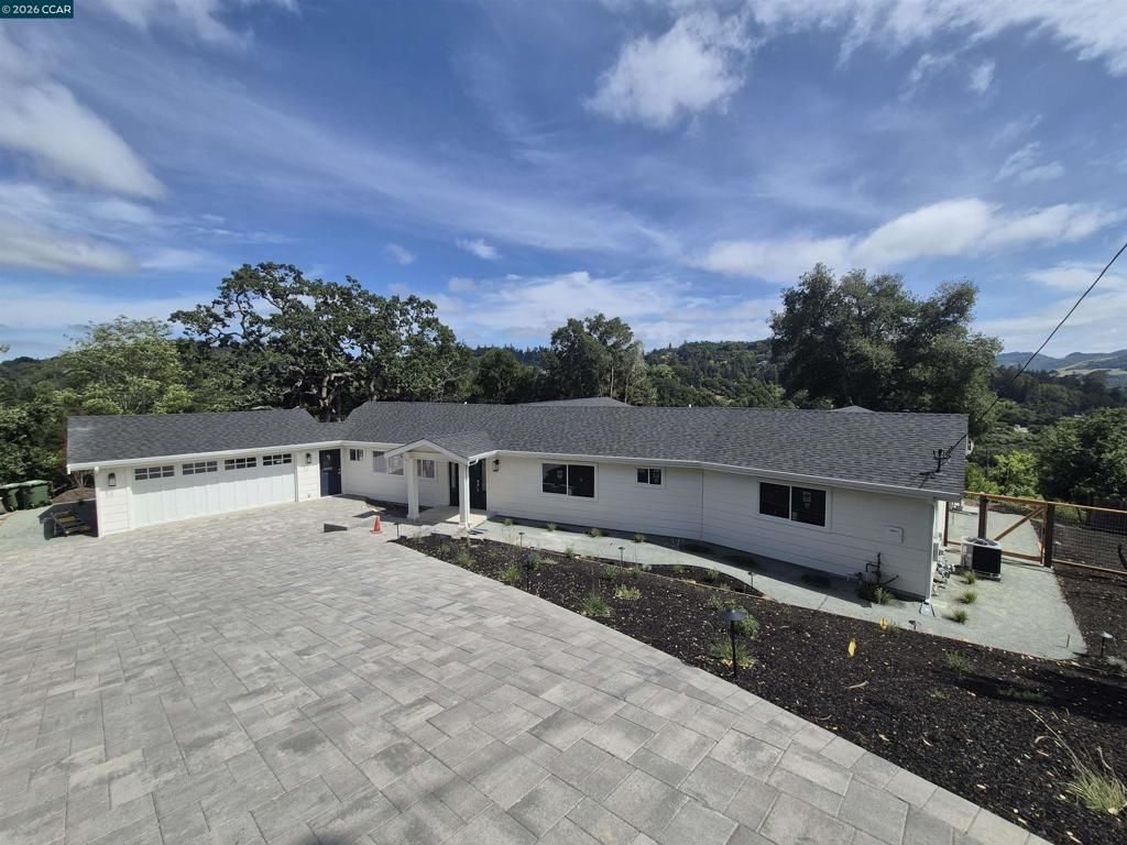 18 Saint James Ct, Orinda, CA 94563 Main Photo