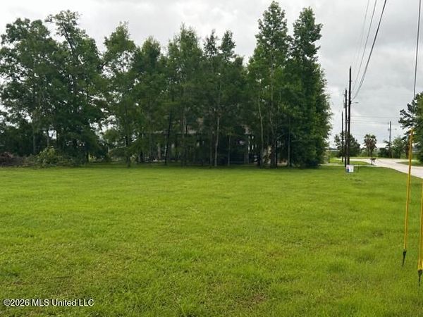 Iki Place, Diamondhead, MS 39525