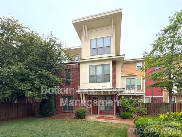 904 Warren Burgess Lane , Charlotte, NC 28205