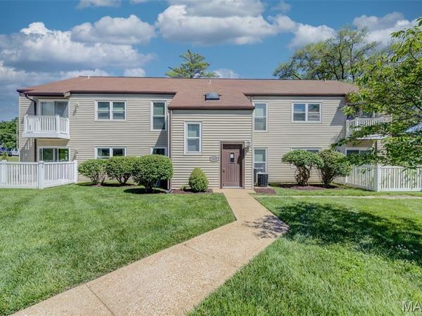 1308 Glendale Gardens Drive, Unit A, Kirkwood, MO 63122