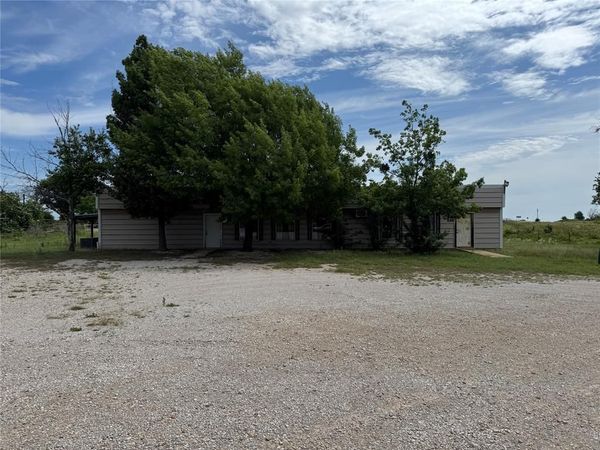 102 N 6 Highway , Carbon, TX 76435