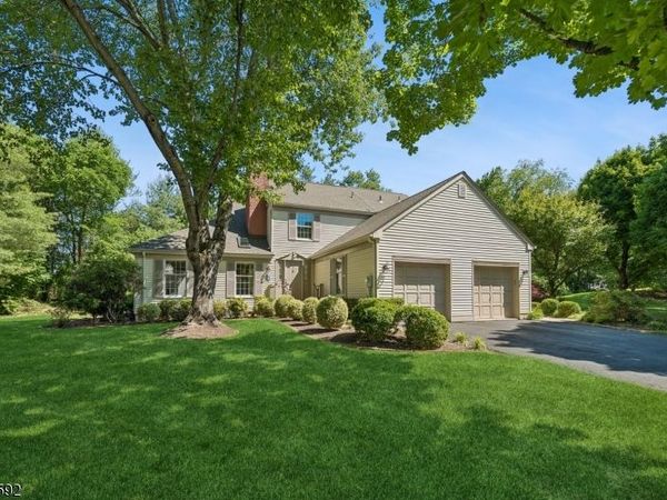 8 Gelsey Ln, Bernards, NJ 07920