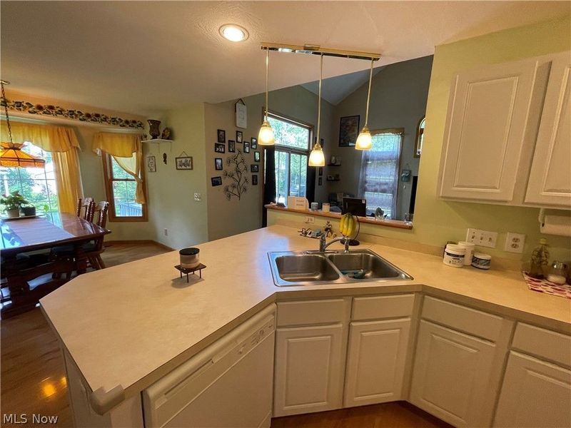 8603 Murray Road, Valley View, OH 44125 Photo 2