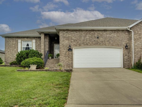 820 E Crystal Avenue , Nixa, MO 65714