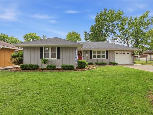 128 Karen Lane, Lansing, KS 66043
