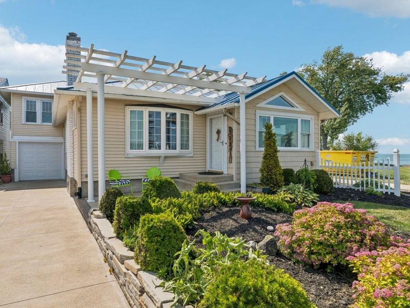 203 Ashland Avenue, Huron, OH 44839 Photo 1