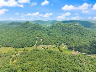 86 Clark Road, Irvine, KY 40336