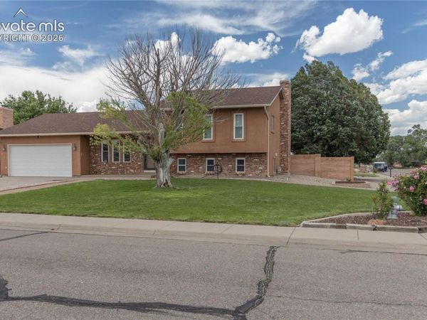 1309 Kingsroyal Boulevard, Pueblo, CO 81005
