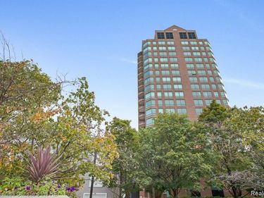 3320 Spinnaker Lane, Detroit, MI 48207