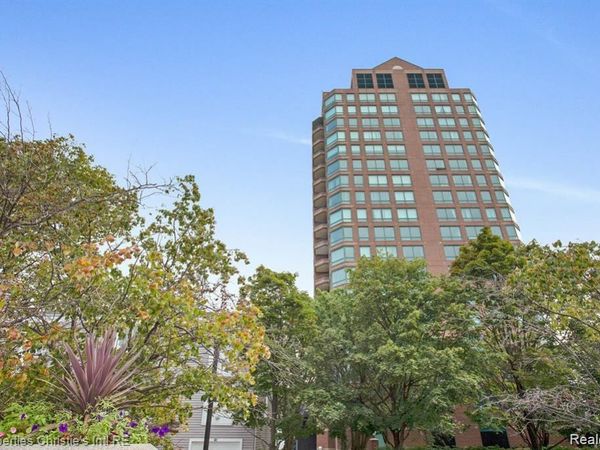 3320 Spinnaker Lane , Detroit, MI 48207