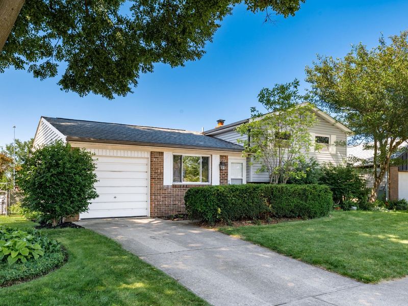 2076 Queensbridge Drive, Columbus, OH 43235 Photo 3
