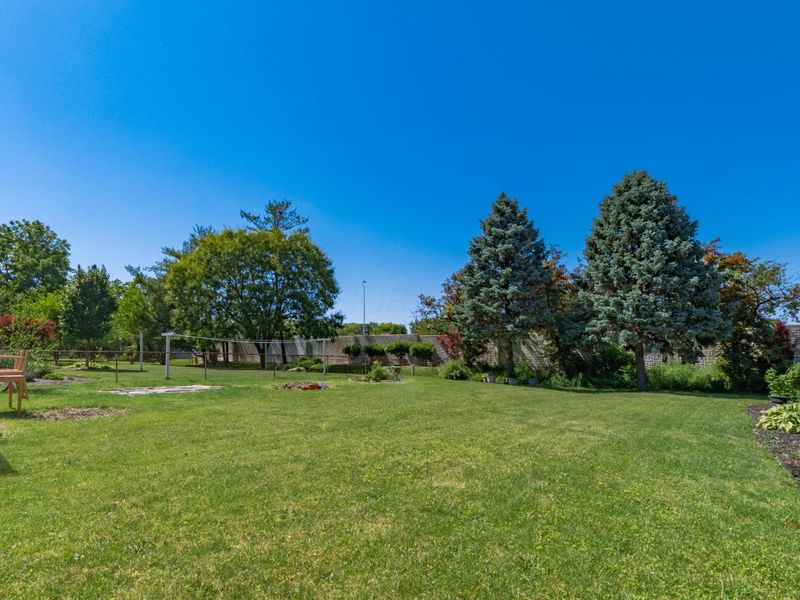 2076 Queensbridge Drive, Columbus, OH 43235 Photo 30