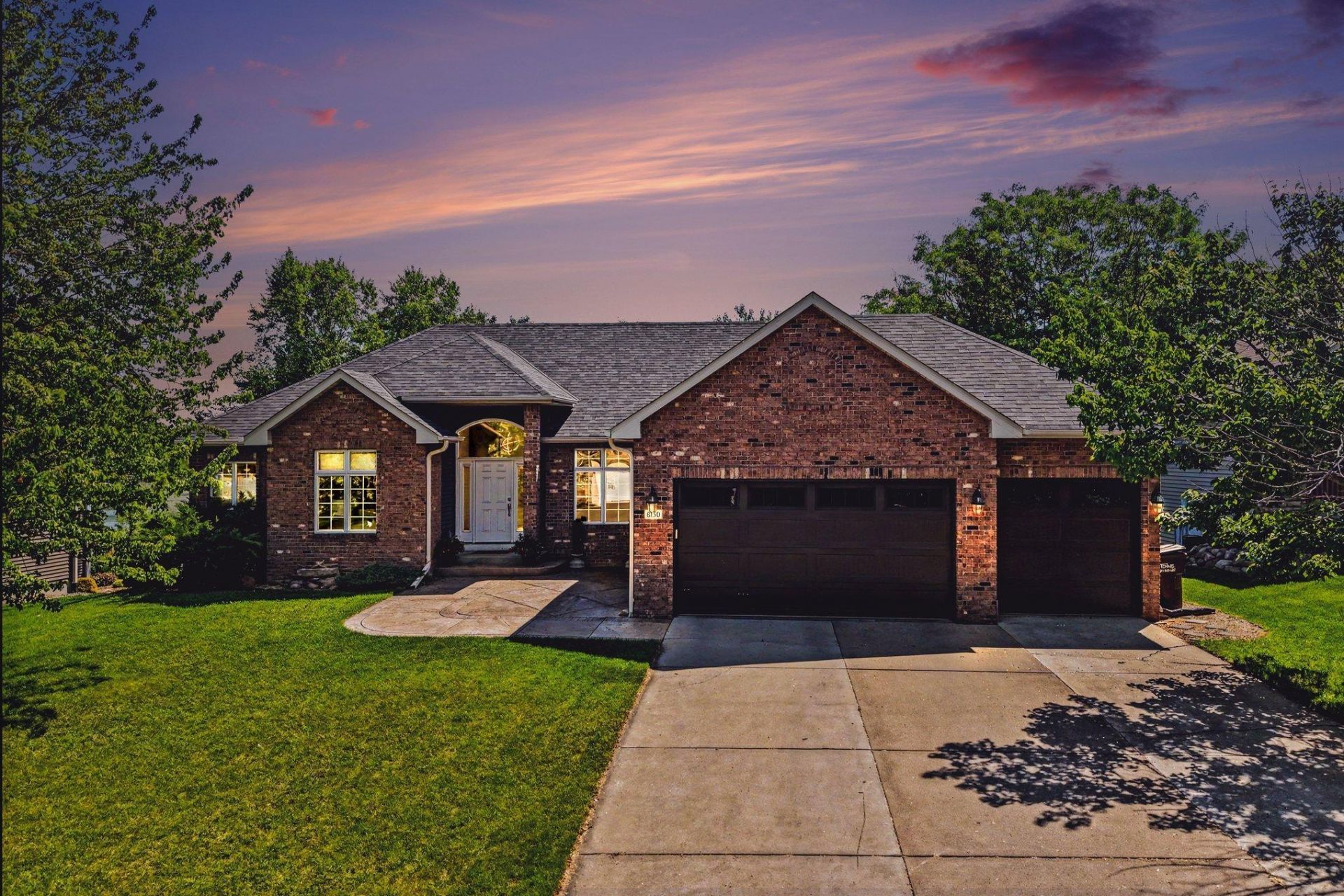 8150 9th Street Place N, Oakdale, MN 55128