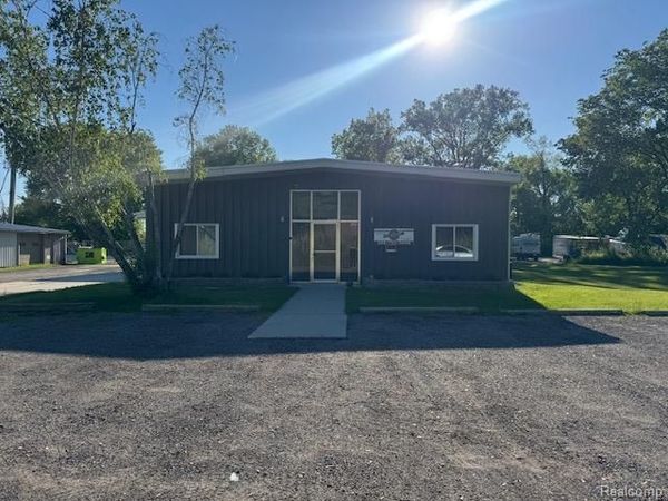 9972 Dixie Highway , Ira Twp, MI 48023