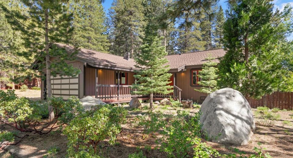 2744 Santa Claus Drive, South Lake Tahoe, CA 96150 Photo