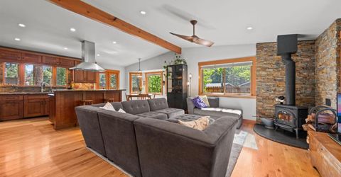 2744 Santa Claus Drive, South Lake Tahoe, CA 96150 Photo