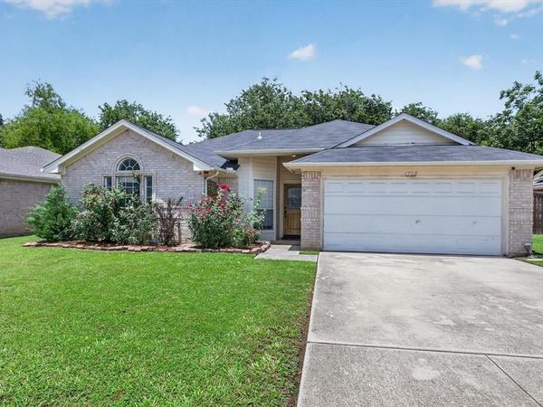 1704 N Bent Tree Trail, Grand Prairie, TX 75052