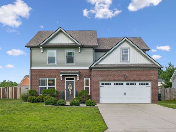 610 Whirlaway Dr, Burns, TN 37029