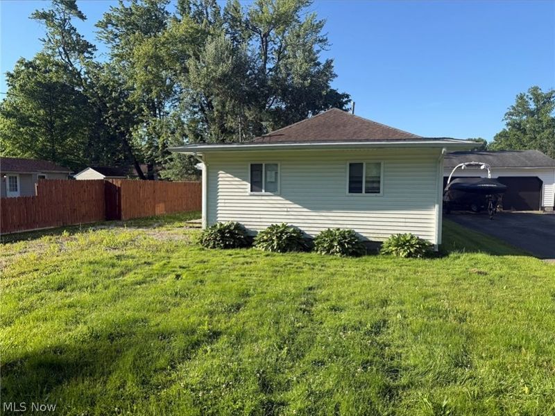 17633 Beach Lane, Lake Milton, OH 44429 Photo 4