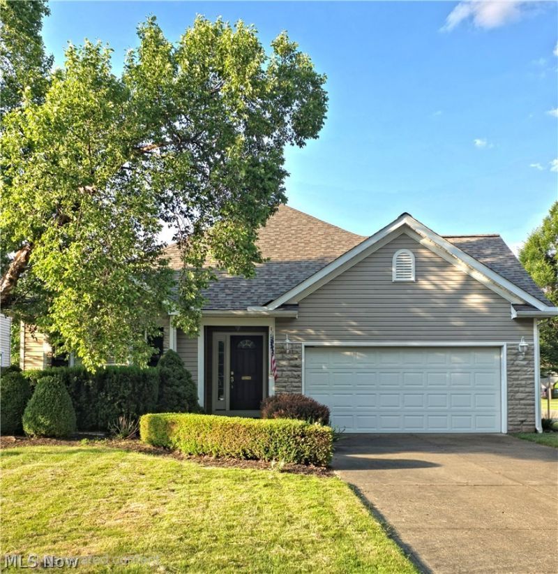 312 E 293rd Street , Willowick, OH 44095 Main Photo