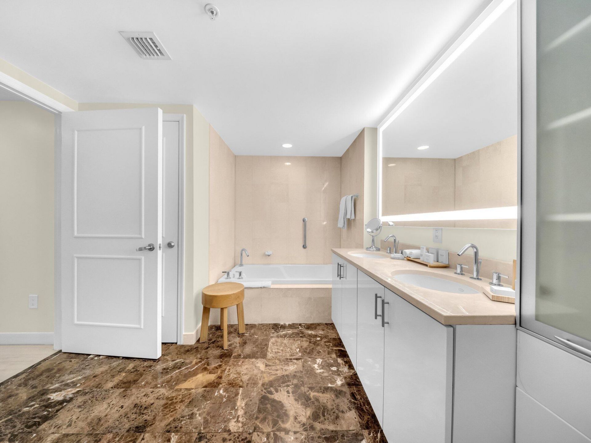 505 N Fort Lauderdale Beach Boulevard, Unit #221, Fort Lauderdale, FL 33304 Photo