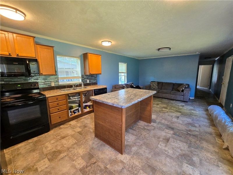 12048 Nicki Lane, Chardon, OH 44024 Photo 3