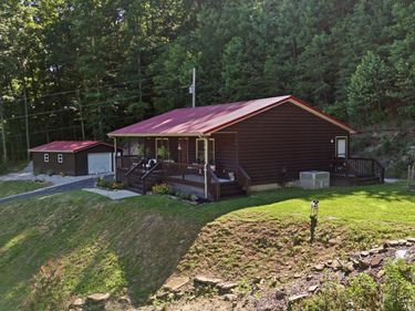 850 Cliffs Edge Road, East Bernstadt, KY 40729