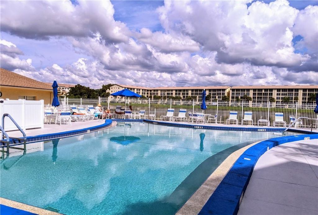3668 Lake Bayshore Drive, Unit K-325, Bradenton, FL 34205 Photo