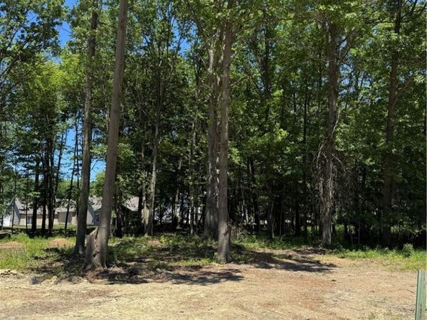 48 Breezewood Lane , Vermilion, OH 44089