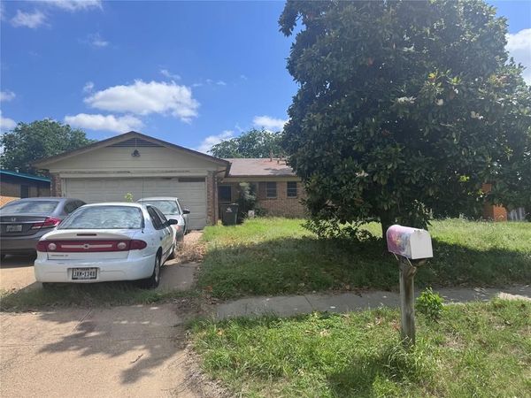 407 Roberts Circle , Arlington, TX 76010
