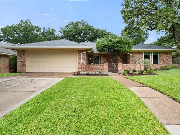 1229 Brookfield Lane , Mansfield, TX 76063