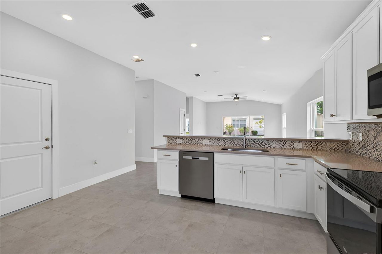 573 Rose Apple Circle, Port Charlotte, FL 33954 Photo