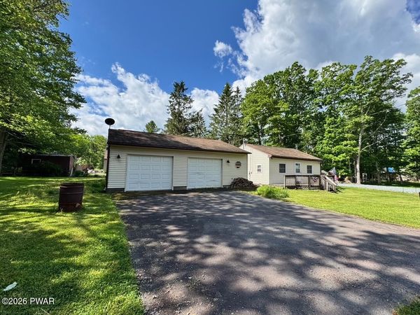 113 E Oak Lane, Greentown, PA 18426