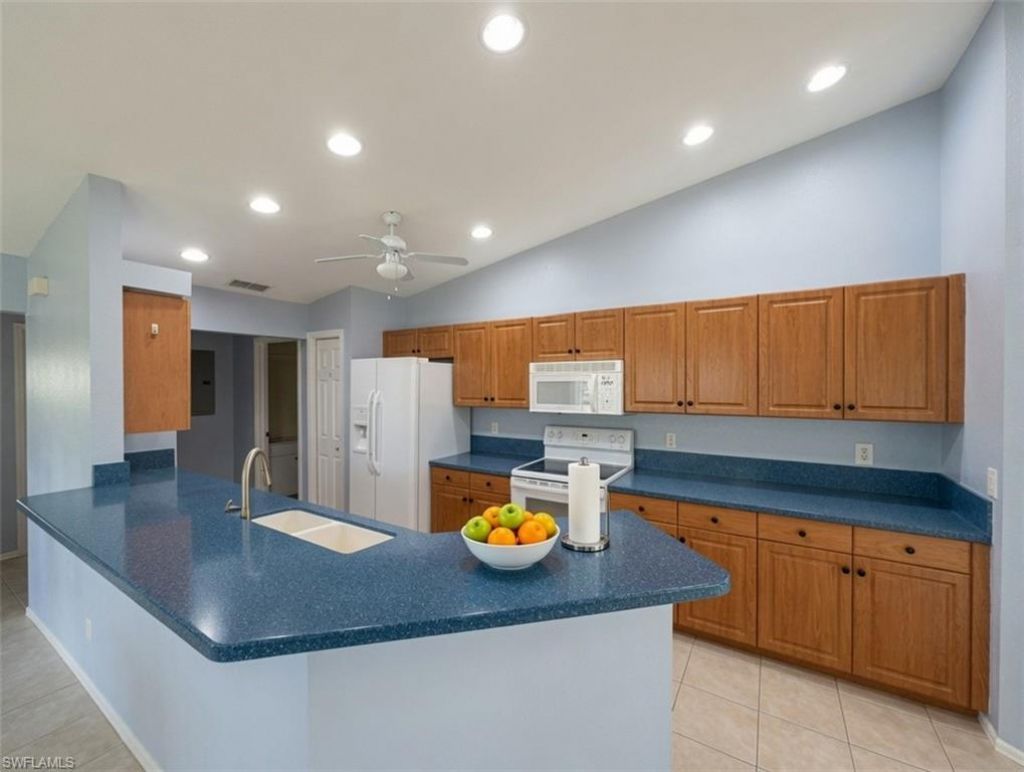 20068 Lake Vista Cir N, Unit 2D, Lehigh Acres, FL 33936 Photo