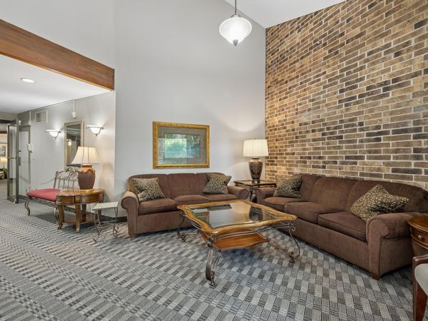 35 Nathan Lane N, Unit 303, Plymouth, MN 55441