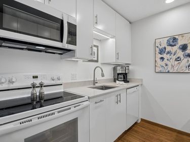 35 Nathan Lane N, Unit 303, Plymouth, MN 55441
