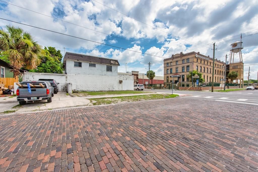 1406 N Howard Avenue, Tampa, FL 33607 Photo