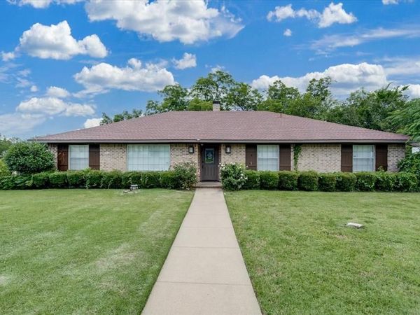 1706 Stagecoach Drive , Pantego, TX 76013