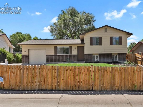1019 De La Vista Lane, Colorado Springs, CO 80911