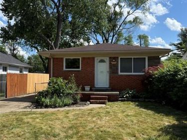 1512 E Jarvis Avenue, Hazel Park, MI 48030