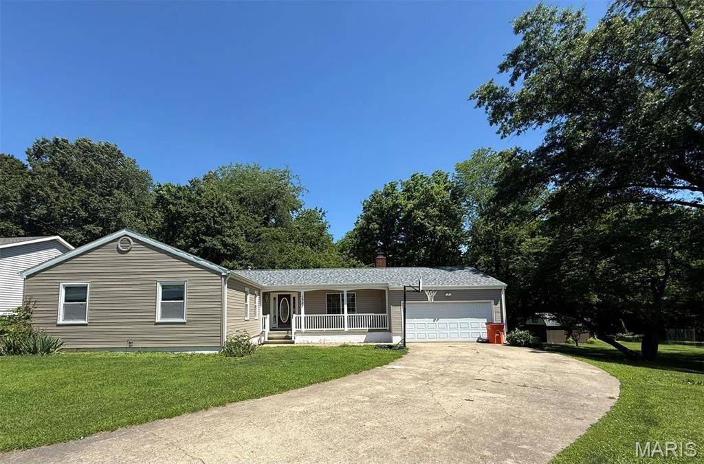 1327 Morning Glory Drive , Vandalia, IL 62471 Main Photo