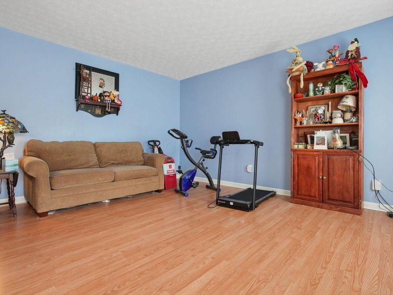 400 Alberta Drive, Commercial Point, OH 43116 Photo 9