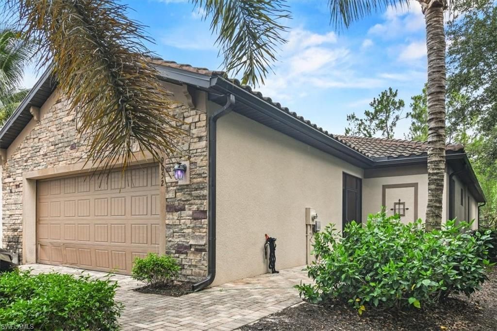 9052 Glenforest Dr, Naples, FL 34120 Main Photo