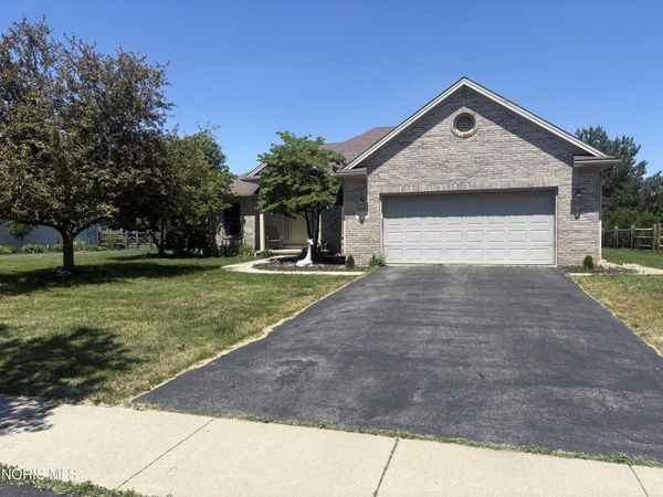7710 Wellsbury Drive, Waterville, OH 43566